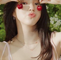 Han So Hee pun mengungkap pendapatnya tentang Song Kang. Menurutnya, sang aktor tak mirip dengan Jae Eon dan aslinya memiliki kepribadian yang menyenangkan. Foto: dok. 1st Look