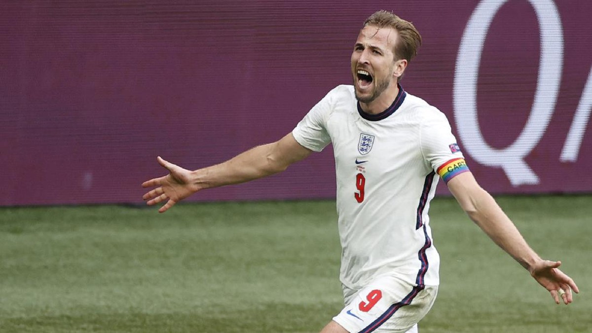 Striker Inggris Harry Kane membidik final Euro 2020 usai mencetak gol ke gawang Jerman. Foto: AP/John Sibley