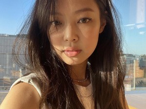 Cantiknya Jennie BLACKPINK Coba Make Up Sendiri, Begini Penampilannya