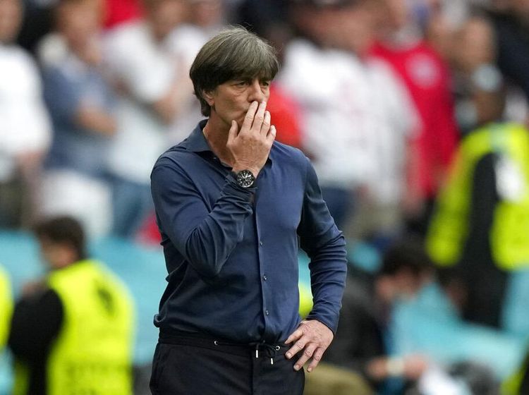 Foto: Joachim Loew, Ketika Tangan dan Jarinya Beraksi