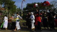Meski dalam kondisi pandemi COVID-19, upacara Nata Jagad berlangsung khidmat. 