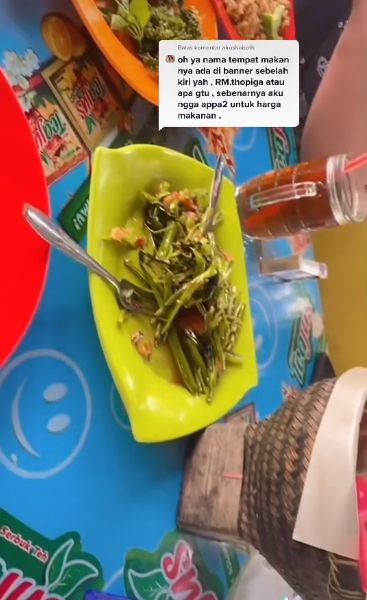 Terulang Lagi! Wanita Ini Harus Bayar Biaya Tambahan saat Makan di Warung Lesehan