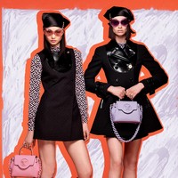 Berikut koleksi terbaru Versace Resort 2022 yang terinspirasi busana tahun 90-an untuk kamu para generasi TikTok. Foto: dok. Courtesy of Versace.