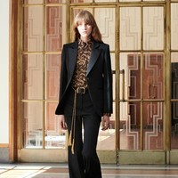 Peragaan busana karya Victoria Backham untuk koleksi terbarunya Resort 2022 yang dirilis dengan harga lebih murah dari sebelumnya. Foto. dok. Victoria backham