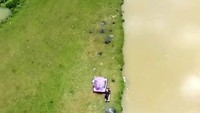 Foto: Tepi aliran sungai menjadi spot favorit untuk camping. (dok. Istimewa)