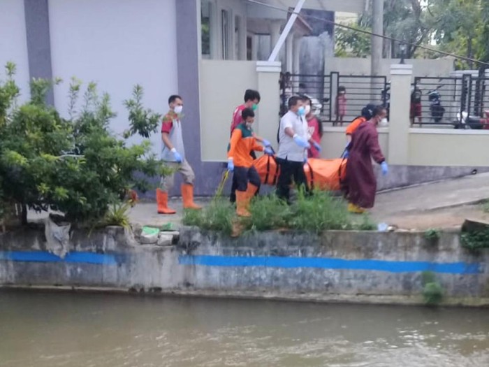 Mayat perempuan tanpa identitas ditemukan warga di Sungai Kedung Putri Purworejo, Rabu (30/6/2021).