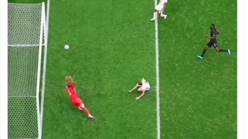 Hary Kane yang mencetak gol kedua Inggris pun mengungkapkan rasa senangnya dengan foto kala melesakkan gol ke gawang Jerman. Foto: Twitter