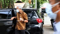 Ganjar berharap, kebijakan pusat dengan daerah juga sejalan beriringan guna menekan laju penyebaran Corona yang semakin menggila.
