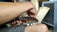 Gitar hasil produksi siswa SMK ini telah dipasarkan ke berbagai daerah di Indonesia.