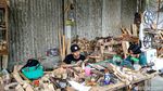 Nambah Uang Jajan, Pelajar SMK Bikin Gitar Kayu
