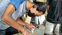 Febrian mengatakan sebagai pemula di bidang bisnis alat musik, hal yang dikedepankan adalah menjaga kualitas produk. Sembari itu terus berlatih dan berinovasi sehingga dapat menjaga loyalitas pelanggan sekaligus memperluas bisnis.  