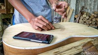 Kegiatan usaha ini sebisa mungkin dijalankan karena selain sebagai upaya mengisi waktu luang juga dapat menghasilkan uang untuk membantu meringankan beban orang tuanya.