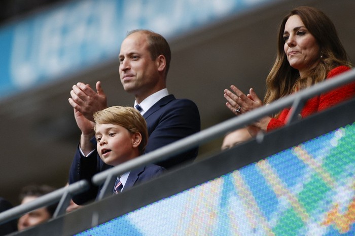 (L to R) Prince William, Duke of Cambridge, Prince George of Cambridge, and Catherine, Duchess of Cambridge, celebrate the first goal in the UEFA EURO 2020 round of 16 football match between England and Germany at Wembley Stadium in London on June 29, 2021. (Photo by JUSTIN TALLIS / POOL / AFP)