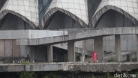 Diketahui, pembangunan Masjid Apung Al-Jabbar tertunda.