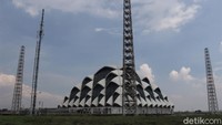 Begini kondisi terkini di area pembangunan Masjid Apung Al-Jabbar yang berada di Gedebage, Kota Bandung, Jawa Barat, Rabu (30/6/2021). 