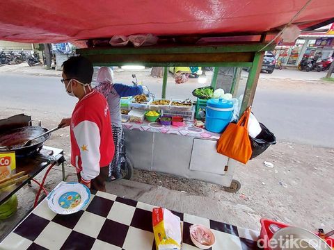 Penjual Ayam Goreng di Bandung