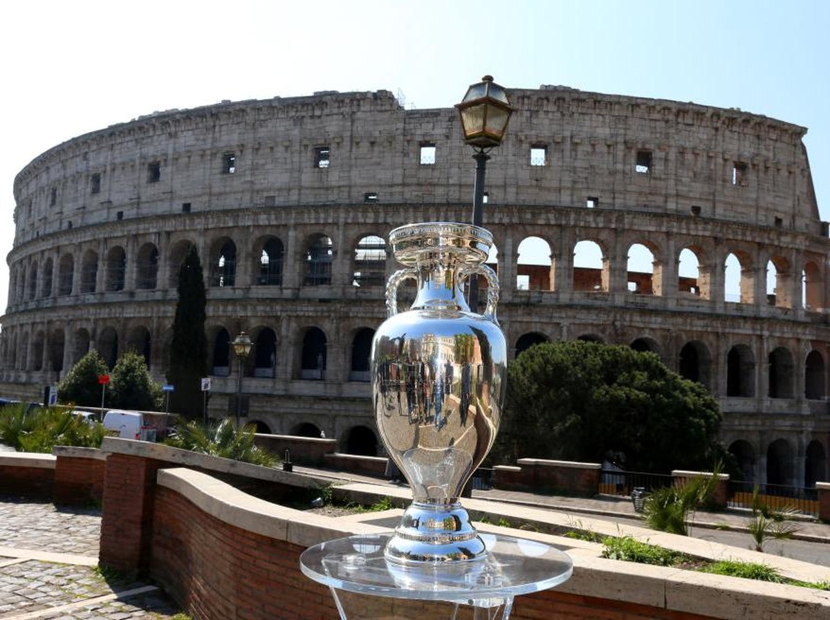Link live streaming Swiss vs Italia saksikan informasinya di sini. (Foto: Getty Images/Paolo Bruno)