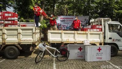 PMI Distribusikan 500 Alat Spray Disinfektan ke Zona Merah DKI