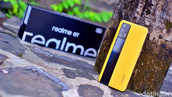 Realme GT 5G 12GB/256GB di China dijual dengan harga 3.299 Yuan atau sekitar Rp 7,3 jutaan. Bagaimana tertarik bila masuk Indonesia? Foto: Adi Fida Rahman/detikINET