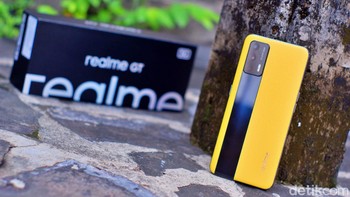 3. Realme GT. Memadukan Snapragon 888 dan RAM 12 mendapatkan nilai 89.322. Foto: Adi Fida Rahman/detikINET