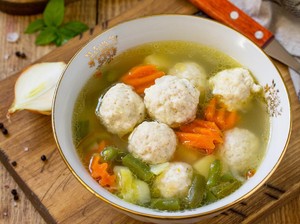 Resep Bakso Ayam Kenyal dengan  Kuahnya yang Bening Gurih