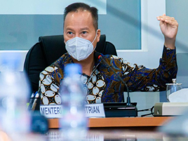 Aksi Menteri Golkar Selamatkan Industri Otomotif Indonesia