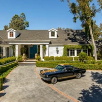 Sebuah rumah bergaya klasik di Los Angeles, California, AS, menjadi pilihan Cara Delevingne untuk ditinggali. Menurut Architectural Digest, pemilik lama rumah yang dibangun 1941 adalah pebisnis ternama yang religius. Kabarnya, mereka pernah menjamu Paus Yohanes Paulus II di rumah tersebut saat pemimpin umat Katolik itu berkunjung ke AS pada 1987. (Foto: Architectural Digest/Laure Joliet)