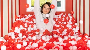 10 Potret Rumah Mewah Model Cara Delevingne, Terinspirasi Playboy Mansion