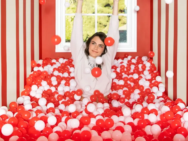 10 Potret Rumah Mewah Model Cara Delevingne, Terinspirasi Playboy Mansion