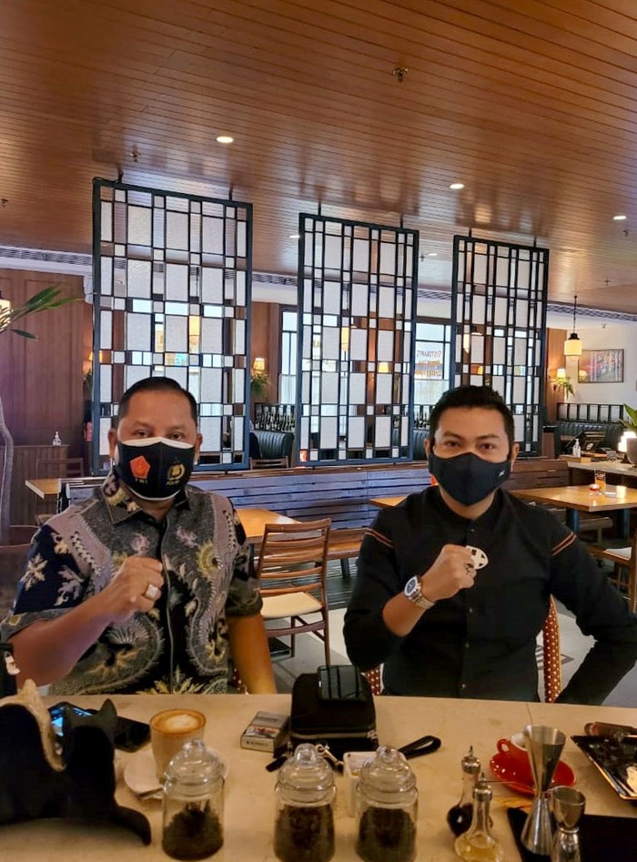Sahabat Polisi Indonesia (SPI) menyikapi perihal anulir vonis mati dua warga negara asing yang membawa narkotika jenis sabu oleh Pengadilan Tinggi Banten. Apa hasilnya?

SPI pun meminta ketegasan hukum yang ada di Indonesia. Seperti diketahui, dua warga negara asing, Bashir Ahmed bin Muhammad Umear dari Pakistan dan Adel bin Saeed Yaslam Awadh asal Yaman divonis hukuman mati oleh Pengadilan Negeri Serang karena membawa 821 kg sabu.