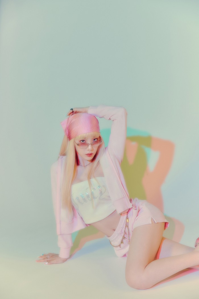 Teaser foto Taeyeon SNSD untuk single Weekend