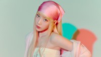 Taylor Swift dan Taeyeon dari SNSD yang memiliki tahun kelahiran sama yaitu di 1989. Foto: dok. SM Entertainment
