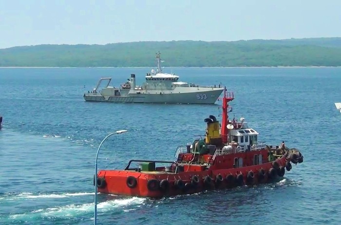 TNI AL Turunkan 3 KRI dan KAL Cari Penumpang KMP Yunicee yang Hilang