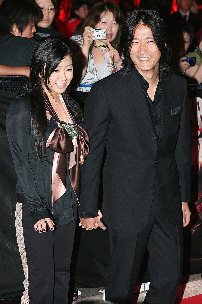 Meski begitu, Utada Hikaru pernah menikah. Dia pernah menikah dua kali. Di 2002, Utada menikah dengan pria Jepang bernama Kazuaki. Lima tahun setelahnya Utada cerai dan menikah lagi dengan pria asal Italia. Foto: Getty Images/Junko Kimura