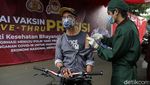 Vaksinasi Drive-Thru Sasar Pemotor-Pesepeda di Ibu Kota