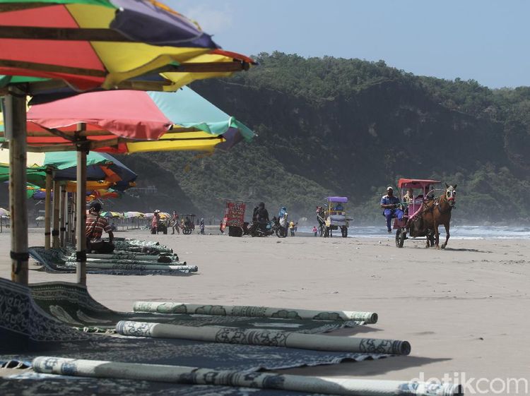 Wisata Pantai Parangtritis Alami Penurunan Pengunjung