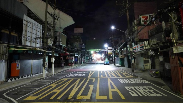 Wisata Phuket yang Di-ghosting Akibat Lockdown Nasional Pemerintah Thailand membuat paket regulasi Phuket Sandbox guna mengembalikan hiruk-pikuk industri pariwisata di negara gajah putih. Sayangnya, Senin (28/6) pemerintah kembali melakukan lockdown akibat Corona yang menggila.