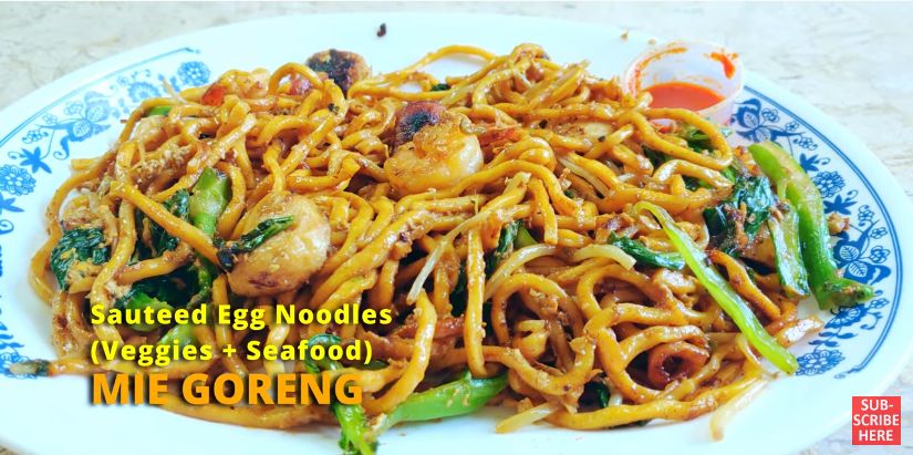 YouTuber Amerika Cicip Makanan Indonesia. Ada Sate Padang, Lontong Sayur, dan Mie Goreng. Ia Membelinya dari Salah Satu restoran Indonesia di Amerika Serikat.