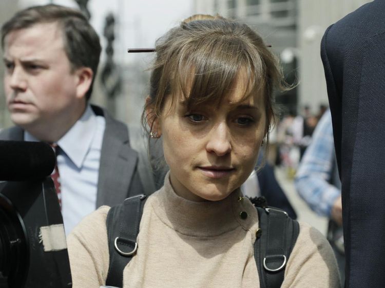 8 Fakta Allison Mack, Aktris yang Dipenjara karena Terlibat Sekte Seks
