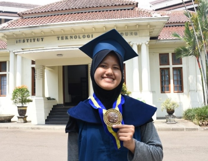 Alumni ITB Haniya Azzahra