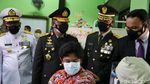 Anies Tinjau Vaksinasi Bagi Anak di SMAN 20 Jakarta