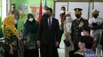 Anies Tinjau Vaksinasi Bagi Anak di SMAN 20 Jakarta