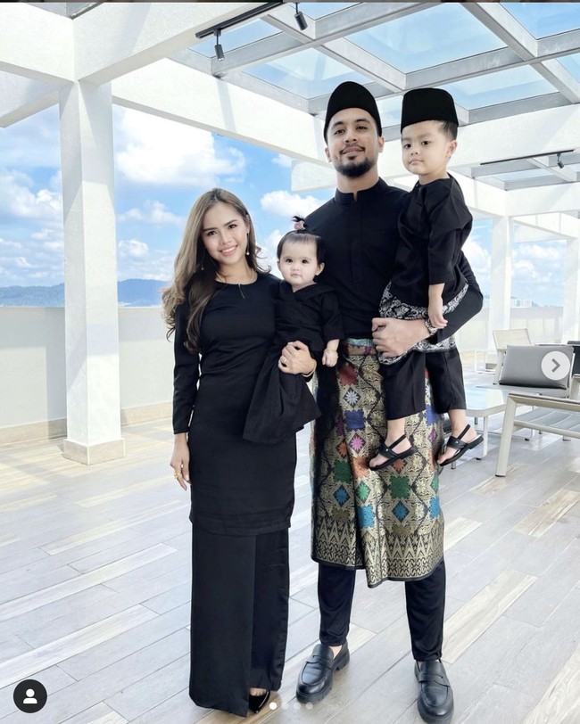 Aktris pemain Kampung Kolesterol itu mengaku tidak akan berhenti memberikan dukungan pada sang suami yang sudah memberikannya dua anak. Dia juga selalu memberikan doa terbaik pada Aliff Aziz. Foto: Dok. Instagram @bellaastillah