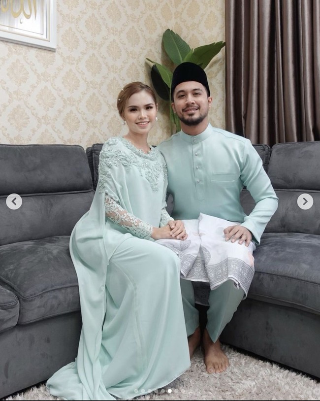 Saat kepopulerannya tengah menanjak, Bella Astillah harus menghadapi kenyataan pahit di mana suaminya penyanyi Aliff Aziz dierpa kabar tidak sedap. Sebuah video yang kini viral di antara netizen Malaysia memperlihatkan pria yang mirip Aliff Aziz tampak merekam dirinya sendiri saat berada di sebuah toilet. Setelah melihat ke layar kamera selama beberapa detik, dia kemudian mengarahkan kamera ke alat kelaminnya. Foto: Dok. Instagram @bellaastillah