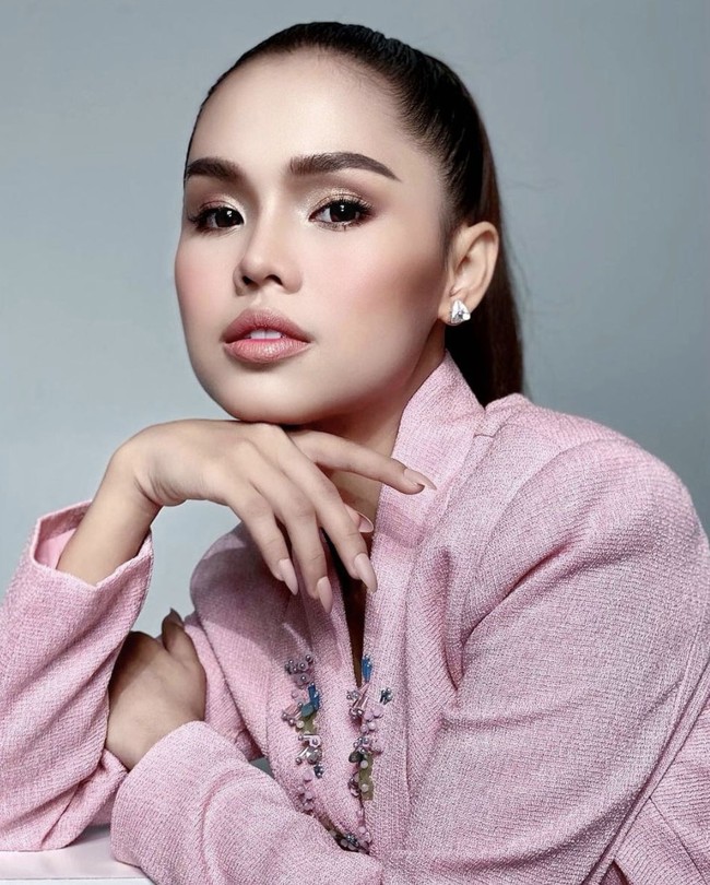 “Saat ini dia sudah berusaha sebaik mungkin untuk berubah menjadi lebih baik. Tapi tetap saja ada beberapa orang yang ingin menghancurkannya. Mungkin dia tidak senang melihat kondisi Aliff sekarang, Wallahua’lam,” tutur Bella. Foto: Dok. Instagram @bellaastillah