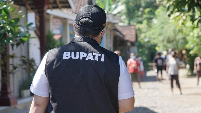 Bupati Kediri sapa Warga Yang jalani Micro Lockdown