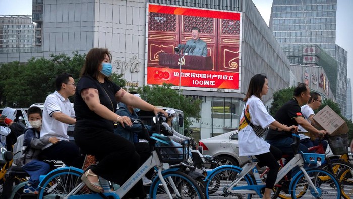 Partai Komunis China memperingati 100 tahun berdirinya parpol tersebut hari ini. Berdiri seabad, Partai Komunis China menjelma menjadi parpol penguasa di Negeri Tirai Bambu.