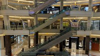 Pusat perbelanjaan mulai dari mall hingga pusat perdagangan ditutup.