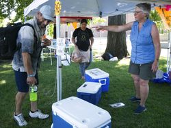 Usaha Warga Lawan Suhu Panas Ekstrim yang Ancam Nyawa