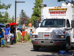 Usaha Warga Lawan Suhu Panas Ekstrim yang Ancam Nyawa